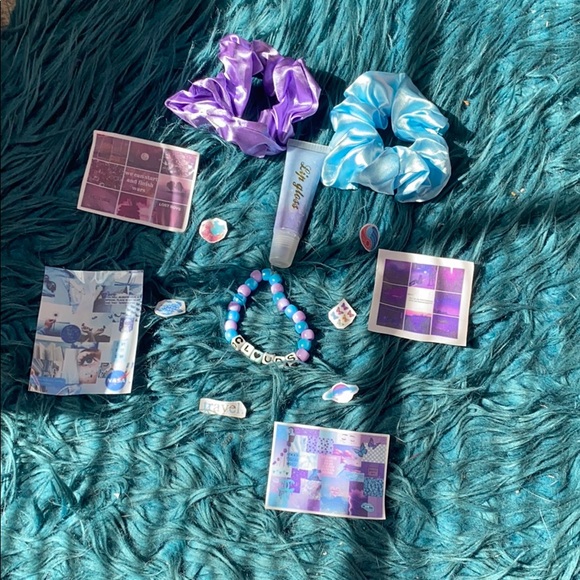 Mini makeup kit - Picture 1 of 4